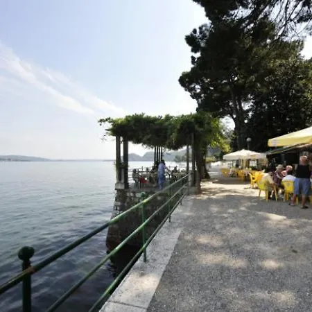Sleeps 2 Pool Meina