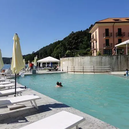 Sleeps 2 Pool Appartement Meina