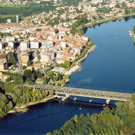 Sleeps 2 Pool Meina