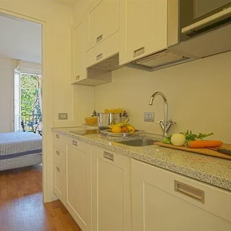 Sleeps 2 Pool Appartement